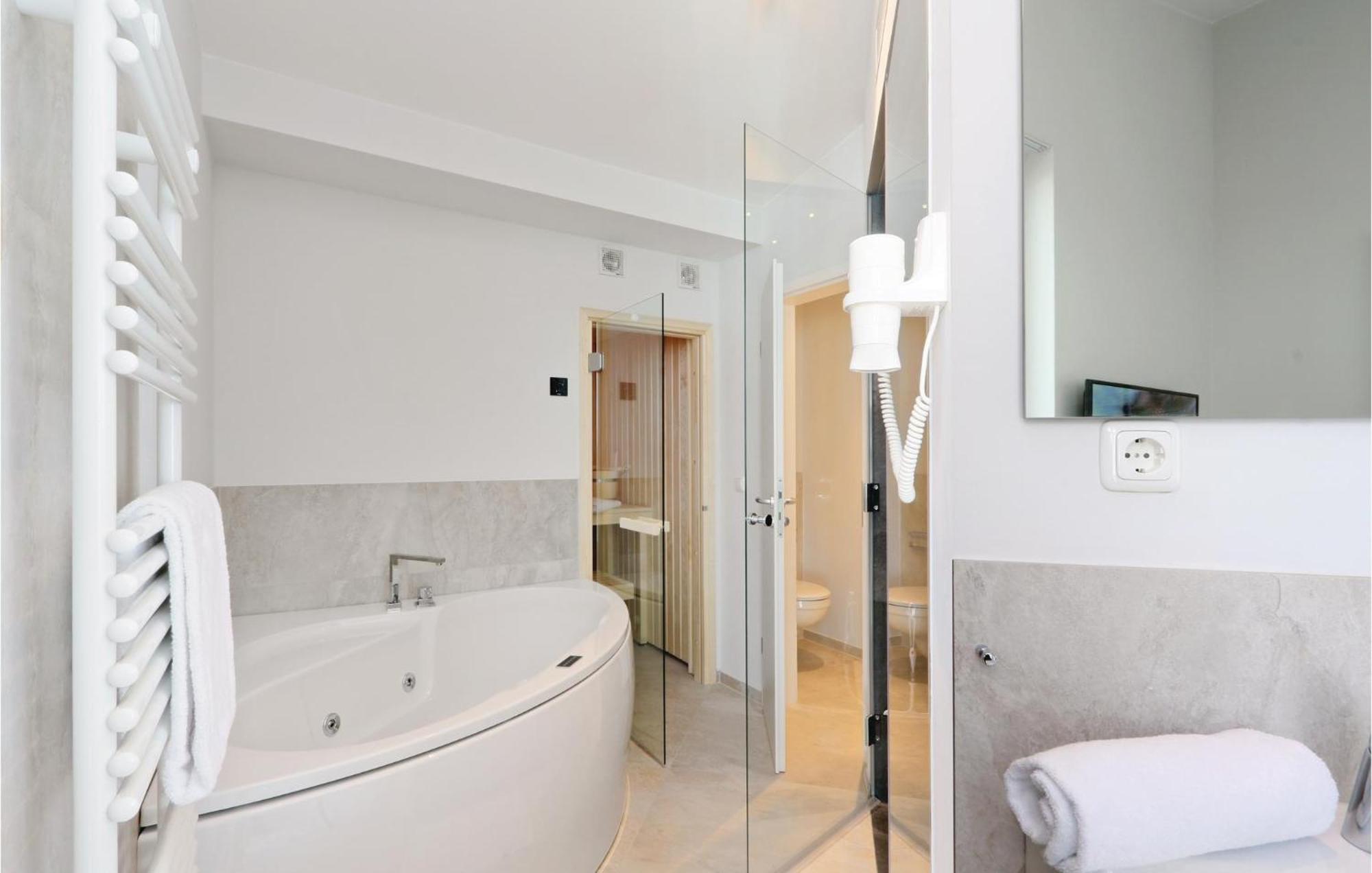 Duenenvilla Penthouse Deluxe ลูเบค ภายนอก รูปภาพ